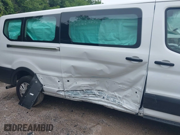 2025 Ford Transit Passenger XL with VIN 1FBAX2Y89SKA20118, listed as a IAAI auction lot 42426401 with 9,451 mi miles and . Bid and sale history available at DreamBid. Image 6.
