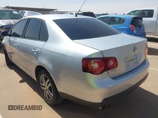 2010 Volkswagen Jetta Limited Edition с VIN 3VWRZ7AJ3AM164562, выставлен на аукционе IAAI как лот 42498815 с пробегом 202 324 миль миль и . История ставок и продаж доступна на DreamBid. Изображение 3.