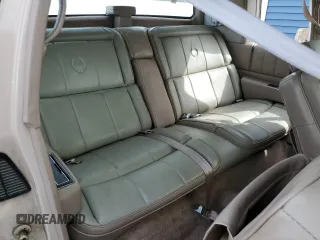 1988 Cadillac DeVille z VIN 1G6CD1153J4241498, wystawiony jako Copart lot #50236495 z przebiegiem 76 745 mil mil oraz Czysty tytuł • Clean title. Historia ofert i sprzedaży dostępna na DreamBid. Obrazek 10.