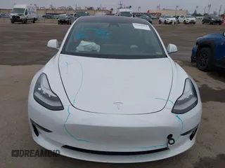 2020 Tesla Model 3 Standard Range Plus z VIN 5YJ3E1EAXLF806438, wystawiony jako IAAI lot #42104964 z przebiegiem 89 065 mil mil oraz . Historia ofert i sprzedaży dostępna na DreamBid. Obrazek 12.