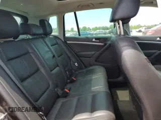 2013 Volkswagen Tiguan SE z VIN WVGAV7AX4DW523112, wystawiony jako Copart lot #53261855 z przebiegiem 86 190 mil mil oraz Szkoda całkowita • Salvage title. Historia ofert i sprzedaży dostępna na DreamBid. Obrazek 11.
