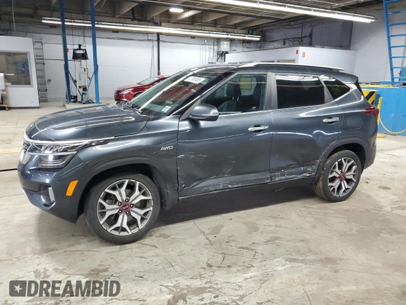 2021 Kia Seltos SX with VIN KNDETCA2XM7167199, listed as a Copart auction lot 52080495 with 82,981 mi miles and Salvage Title. Bid and sale history available at carsss.com. Image 1.