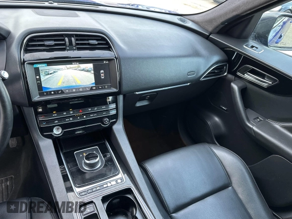2020 Jaguar F-Pace 25t Premium z VIN SADCJ2FX7LA633057, wystawiony jako IAAI lot #41808796 z przebiegiem 145 537 mil mil oraz . Historia ofert i sprzedaży dostępna na DreamBid. Obrazek 6.