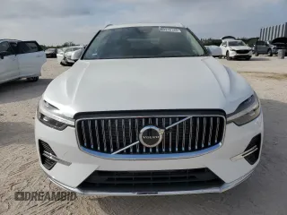 2023 Volvo XC60 Plus Bright Theme z VIN YV4L12RE2P1338733, wystawiony jako Copart lot #49918145 z przebiegiem 11 829 mil mil oraz Nie do naprawy • Non repairable. Historia ofert i sprzedaży dostępna na DreamBid. Obrazek 5.