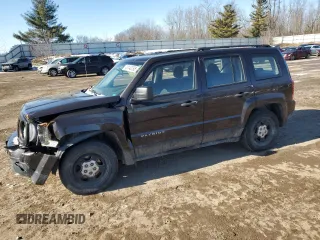 2014 Jeep Patriot with VIN 1C4NJPAB8ED708248, listed as a Copart auction lot 43140295 with 135,811 mi miles and Salvage title. Bid and sale history available at DreamBid. Image 1.