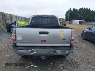 2011 Toyota Tacoma PreRunner z VIN 5TFTU4GN5BX007868, wystawiony jako IAAI lot #42389805 z przebiegiem 290 725 mil mil oraz . Historia ofert i sprzedaży dostępna na DreamBid. Obrazek 16.