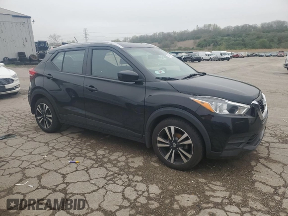2020 Nissan Kicks SV z VIN 3N1CP5CV1LL505312, wystawiony jako Copart lot #55481395 z przebiegiem 92 437 mil mil oraz Szkoda całkowita • Salvage title. Historia ofert i sprzedaży dostępna na DreamBid. Obrazek 4.