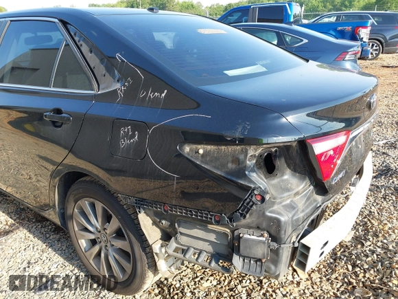 2017 Toyota Camry XLE z VIN 4T1BF1FK0HU670525, wystawiony jako IAAI lot #42277984 z przebiegiem 149 225 mil mil oraz . Historia ofert i sprzedaży dostępna na DreamBid. Obrazek 17.