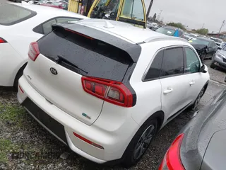 2017 Kia Niro FE with VIN KNDCB3LC2H5085064, listed as a IAAI auction lot 41532004 with 147,057 mi miles. Bid and sale history available at carsss.com. Image 4.