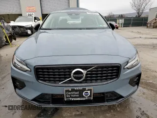 2022 Volvo S60 Momentum with VIN 7JRL12TZ2NG157674, listed as a Copart auction lot 75262073 with 23,682 mi miles. Bid and sale history available at carsss.com. Image 5.