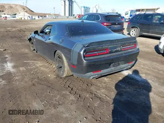 2016 Dodge Challenger R/T Scat Pack z VIN 2C3CDZFJ1GH249729, wystawiony jako IAAI lot #41589369 z przebiegiem 44 555 mil mil oraz . Historia ofert i sprzedaży dostępna na DreamBid. Obrazek 3.
