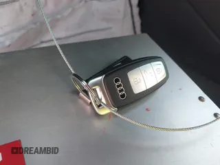 2025 Audi S3 z VIN WAUJ5DGY7SA058173, wystawiony jako IAAI lot #41785232 z przebiegiem 1083 mil mil oraz . Historia ofert i sprzedaży dostępna na DreamBid. Obrazek 11.
