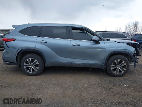 2022 Toyota Highlander XLE with VIN 5TDHZRBH6NS193727, listed as a IAAI auction lot 41841889 with 60,830 mi miles and . Bid and sale history available at DreamBid. Image 13.