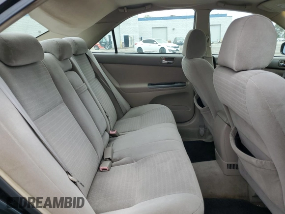 2006 Toyota Camry LE z VIN 4T1BF32K56U621741, wystawiony jako Copart lot #59577595 z przebiegiem 189 155 mil mil oraz Czysty tytuł • Clean title. Historia ofert i sprzedaży dostępna na DreamBid. Obrazek 10.