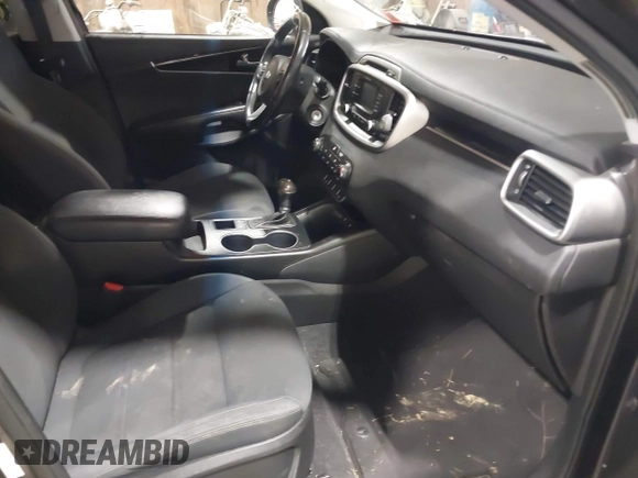 2016 Kia Sorento LX with VIN 5XYPGDA39GG170291, listed as a IAAI auction lot 42045883 with 136,848 mi miles. Bid and sale history available at carsss.com. Image 5.