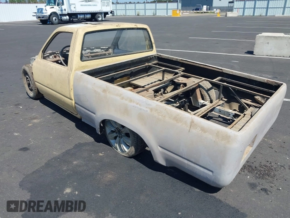 1990 Toyota Pickup с VIN JT4RN81R1L5077908, выставлен на аукционе IAAI как лот 40037548 с пробегом Не указан миль и . История ставок и продаж доступна на DreamBid. Изображение 3.