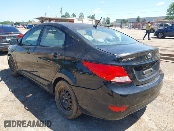 2017 Hyundai Accent SE z VIN KMHCT4AE8HU321550, wystawiony jako IAAI lot #41938309 z przebiegiem 132 016 mil mil oraz . Historia ofert i sprzedaży dostępna na DreamBid. Obrazek 3.