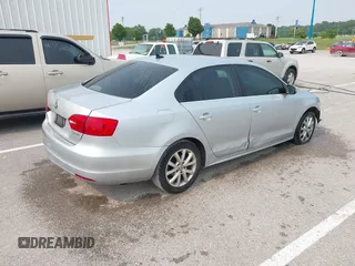 2013 Volkswagen Jetta SE z VIN 3VWDP7AJ0DM365243, wystawiony jako IAAI lot #42400011 z przebiegiem 191 746 mil mil oraz . Historia ofert i sprzedaży dostępna na DreamBid. Obrazek 4.