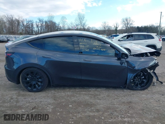 2024 Tesla Model Y Long Range z VIN 7SAYGDEE5RA317748, wystawiony jako IAAI lot #41468404 z przebiegiem 3 476 mil mil oraz . Historia ofert i sprzedaży dostępna na DreamBid. Obrazek 13.
