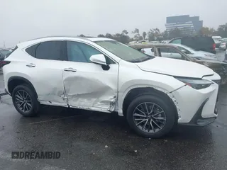 2024 Lexus NX 350h Premium z VIN JTJGKCEZ4R5013106, wystawiony jako IAAI lot #41499547 z przebiegiem 13 651 mil mil oraz . Historia ofert i sprzedaży dostępna na DreamBid. Obrazek 13.