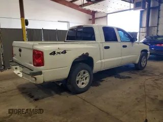 2007 Dodge Dakota SLT with VIN 1D7HW48K97S141569, listed as a Copart auction lot 84002054 with 204,019 mi miles and Salvage Title. Bid and sale history available at carsss.com. Image 3.