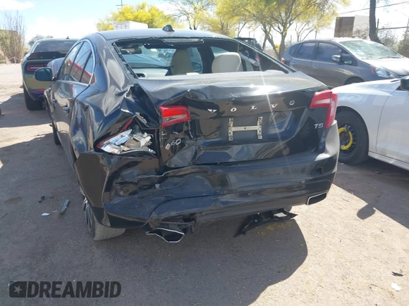 2015 Volvo S60 T5 Drive-E Premier z VIN YV140MFB3F2299721, wystawiony jako IAAI lot #42013732 z przebiegiem 82 407 mil mil oraz . Historia ofert i sprzedaży dostępna na DreamBid. Obrazek 6.