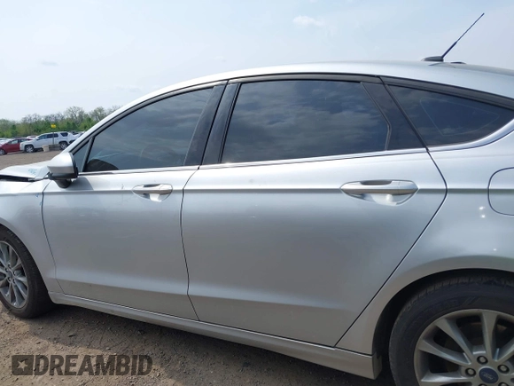 2017 Ford Fusion SE z VIN 3FA6P0HD0HR129175, wystawiony jako IAAI lot #42126532 z przebiegiem 120 424 mil mil oraz . Historia ofert i sprzedaży dostępna na DreamBid. Obrazek 14.