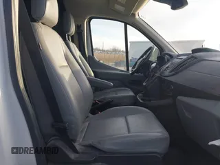 2017 Ford Transit z VIN 1FTYR1YM0HKB27935, wystawiony jako IAAI lot #41513908 z przebiegiem 80 422 mil mil oraz . Historia ofert i sprzedaży dostępna na DreamBid. Obrazek 5.