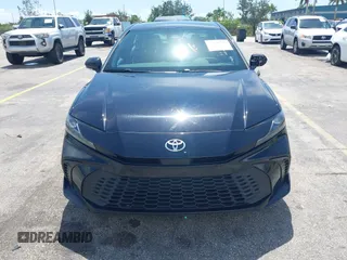 2025 Toyota Camry LE z VIN 4T1DAACK0SU024677, wystawiony jako IAAI lot #42468532 z przebiegiem 21 937 mil mil oraz . Historia ofert i sprzedaży dostępna na DreamBid. Obrazek 12.