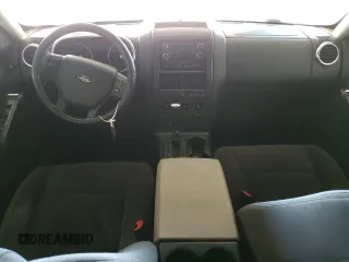 2010 Ford Explorer XLT z VIN 1FMEU7DE4AUA83284, wystawiony jako Copart lot #62513215 z przebiegiem 134 656 mil mil oraz Szkoda całkowita • Salvage title. Historia ofert i sprzedaży dostępna na DreamBid. Obrazek 8.