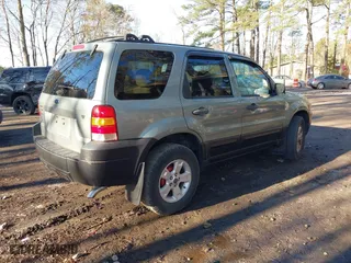 2007 Ford Escape XLT with VIN 1FMYU03147KA04848, listed as a IAAI auction lot 41699837 with 170,356 mi miles. Bid and sale history available at carsss.com. Image 4.