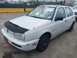 1998 Volkswagen Golf z VIN 3VWFA81H3WM214221, wystawiony jako IAAI lot #41855357 z przebiegiem 213 203 mil mil oraz . Historia ofert i sprzedaży dostępna na DreamBid. Obrazek 2.