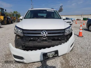 2015 Volkswagen Tiguan S z VIN WVGAV7AXXFW538541, wystawiony jako Copart lot #56181855 z przebiegiem 120 485 mil mil oraz Czysty tytuł • Clean title. Historia ofert i sprzedaży dostępna na DreamBid. Obrazek 5.