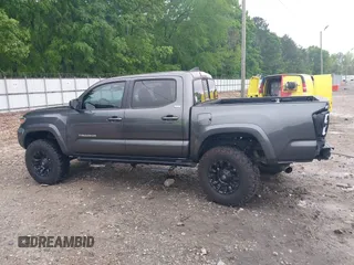 2017 Toyota Tacoma SR5 z VIN 3TMAZ5CN9HM044182, wystawiony jako IAAI lot #42116303 z przebiegiem 92 577 mil mil oraz . Historia ofert i sprzedaży dostępna na DreamBid. Obrazek 14.