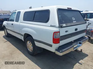 1995 Toyota T100 SR5 z VIN JT4VD12F8S0013406, wystawiony jako IAAI lot #42465291 z przebiegiem 205 683 mil mil oraz . Historia ofert i sprzedaży dostępna na DreamBid. Obrazek 3.