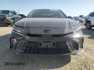2025 Toyota Camry LE z VIN 4T1DBADK2SU523525, wystawiony jako Copart lot #55138715 z przebiegiem 3 270 mil mil oraz Szkoda całkowita • Salvage title. Historia ofert i sprzedaży dostępna na DreamBid. Obrazek 5.