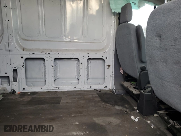 2018 Ford Transit z VIN 1FTYR3XG6JKA95666, wystawiony jako Copart lot #84292594 z przebiegiem 218 335 mil mil oraz Nie do naprawy • Non repairable. Historia ofert i sprzedaży dostępna na DreamBid. Obrazek 10.
