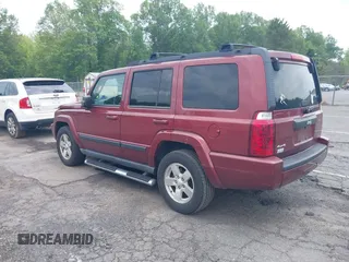2007 Jeep Commander Sport z VIN 1J8HG48K47C546586, wystawiony jako IAAI lot #42399660 z przebiegiem 147 897 mil mil oraz . Historia ofert i sprzedaży dostępna na DreamBid. Obrazek 3.