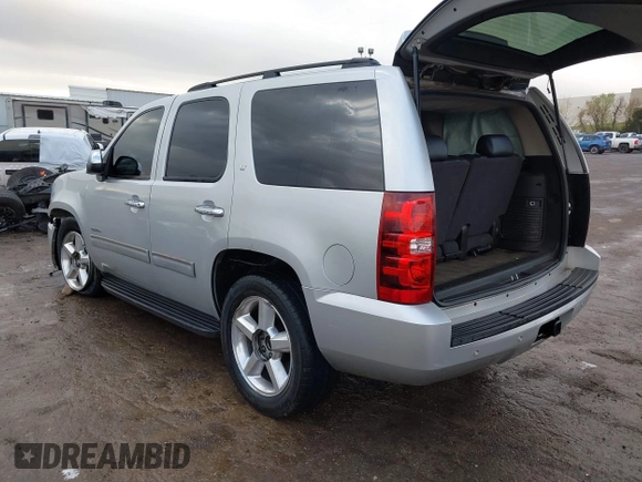 2010 Chevrolet Tahoe LT z VIN 1GNUCBE01AR110623, wystawiony jako IAAI lot #41939453 z przebiegiem 187 308 mil mil oraz . Historia ofert i sprzedaży dostępna na DreamBid. Obrazek 3.