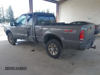 2003 Ford Super Duty F-250 XL with VIN 1FTNX21F33EA22565, listed as a IAAI auction lot 42004045 with 252,604 mi miles. Bid and sale history available at carsss.com. Image 3.