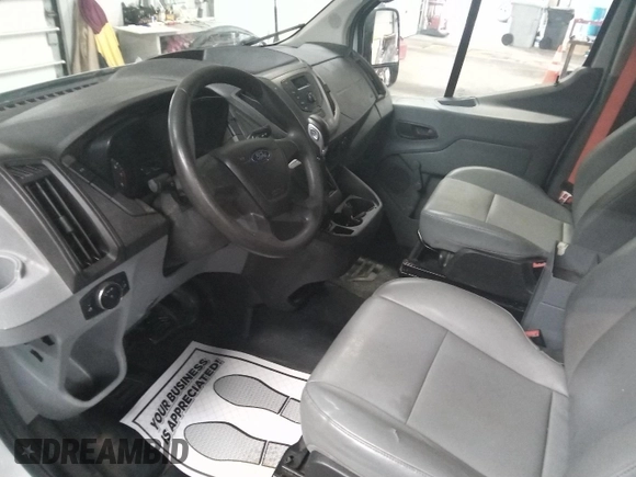 2016 Ford Transit Cargo z VIN 1FTYE1YM4GKB13059, wystawiony jako IAAI lot #42626529 z przebiegiem 260 756 mil mil oraz . Historia ofert i sprzedaży dostępna na DreamBid. Obrazek 37.