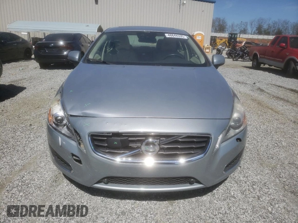 2013 Volvo S60 T6 R-Design Platinum z VIN YV1902FHXD2197960, wystawiony jako Copart lot #48848335 z przebiegiem 104 547 mil mil oraz Szkoda całkowita • Salvage title. Historia ofert i sprzedaży dostępna na DreamBid. Obrazek 5.