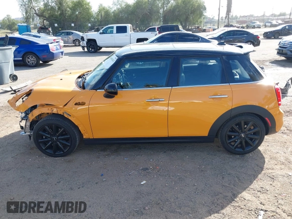 2015 MINI Hardtop 4 Door S z VIN WMWXU3C51F2B57061, wystawiony jako IAAI lot #41691431 z przebiegiem 66 406 mil mil oraz . Historia ofert i sprzedaży dostępna na DreamBid. Obrazek 15.