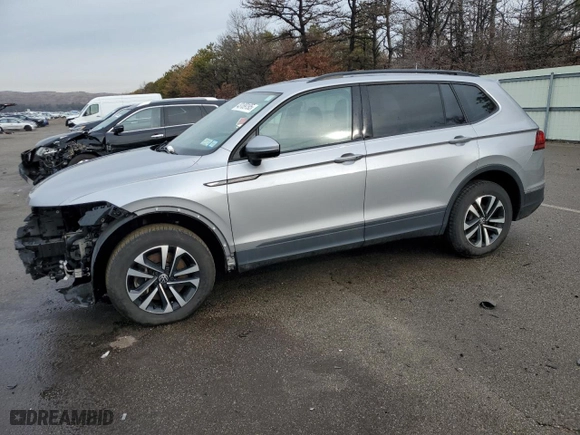 2022 Volkswagen Tiguan S with VIN 3VV0B7AX0NM057030, listed as a Copart auction lot 43189195 with 34,015 mi miles and Salvage Title. Bid and sale history available at carsss.com. Image 1.