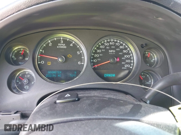 2010 Chevrolet Suburban LS z VIN 1GNUKHE36AR207087, wystawiony jako IAAI lot #41729820 z przebiegiem 266 177 mil mil oraz . Historia ofert i sprzedaży dostępna na DreamBid. Obrazek 7.