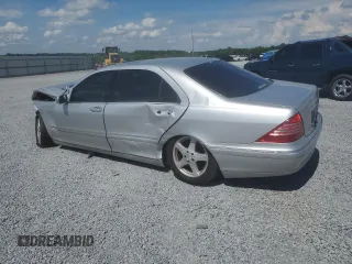 2005 Mercedes-Benz S-Class 4.3L with VIN WDBNG70J25A454186, listed as a Copart auction lot 57395484 with 0 mi miles and Salvage Title. Bid and sale history available at carsss.com. Image 2.