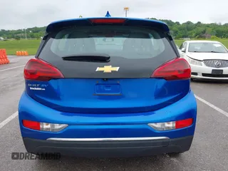 2020 Chevrolet Bolt EV LT z VIN 1G1FW6S0XL4145254, wystawiony jako IAAI lot #42255536 z przebiegiem 16 691 mil mil oraz . Historia ofert i sprzedaży dostępna na DreamBid. Obrazek 16.