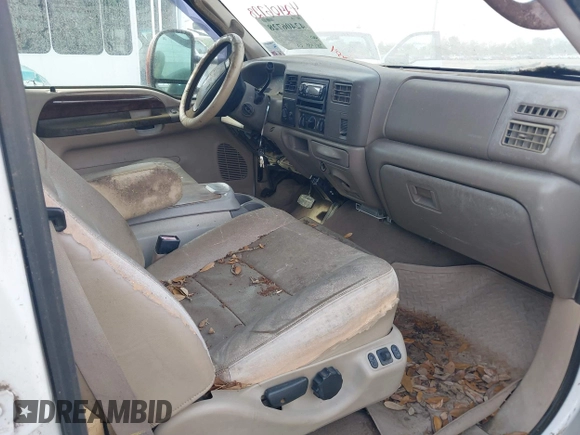 2004 Ford F-250 XL z VIN 1FTNW21P64ED90493, wystawiony jako IAAI lot #42406728 z przebiegiem 287 988 mil mil oraz . Historia ofert i sprzedaży dostępna na DreamBid. Obrazek 5.
