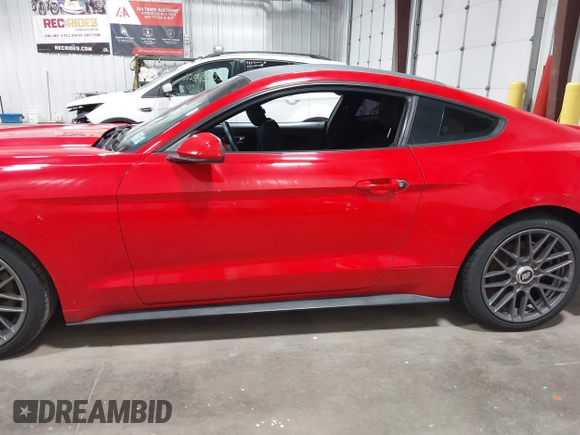 2016 Ford Mustang V6 z VIN 1FA6P8AM8G5293266, wystawiony jako IAAI lot #42467791 z przebiegiem 140 174 mil mil oraz . Historia ofert i sprzedaży dostępna na DreamBid. Obrazek 14.