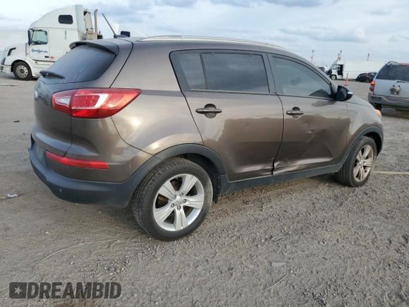 2013 Kia Sportage LX z VIN KNDPB3A23D7465413, wystawiony jako Copart lot #83694894 z przebiegiem 122 467 mil mil oraz Szkoda całkowita • Salvage title. Historia ofert i sprzedaży dostępna na DreamBid. Obrazek 3.